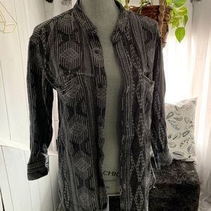 Aritzia TNA button down top